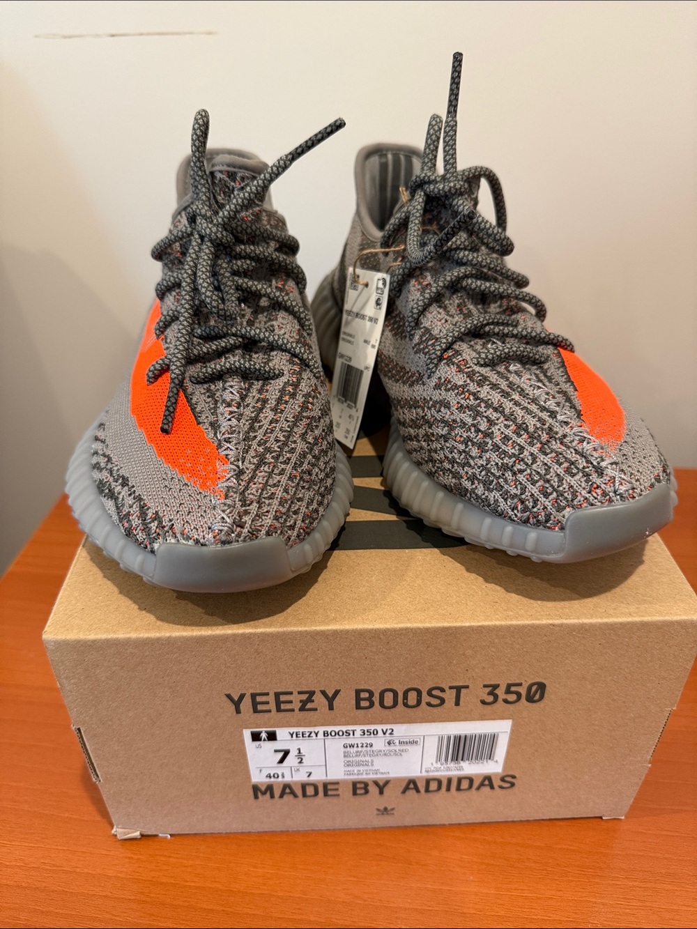 Yeezy 350 men’s size 7.5